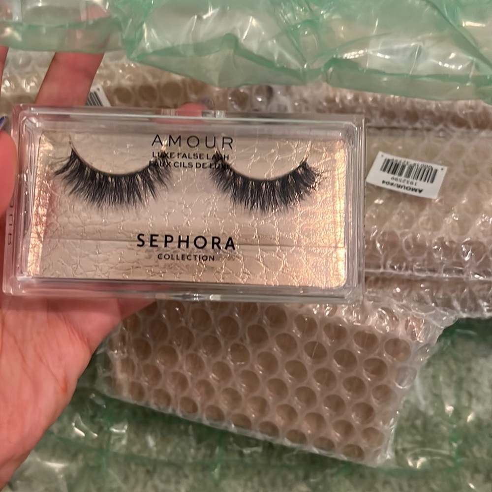 SEPHORA AMOUR PREMIUM LASHES - NEW UNOPENED